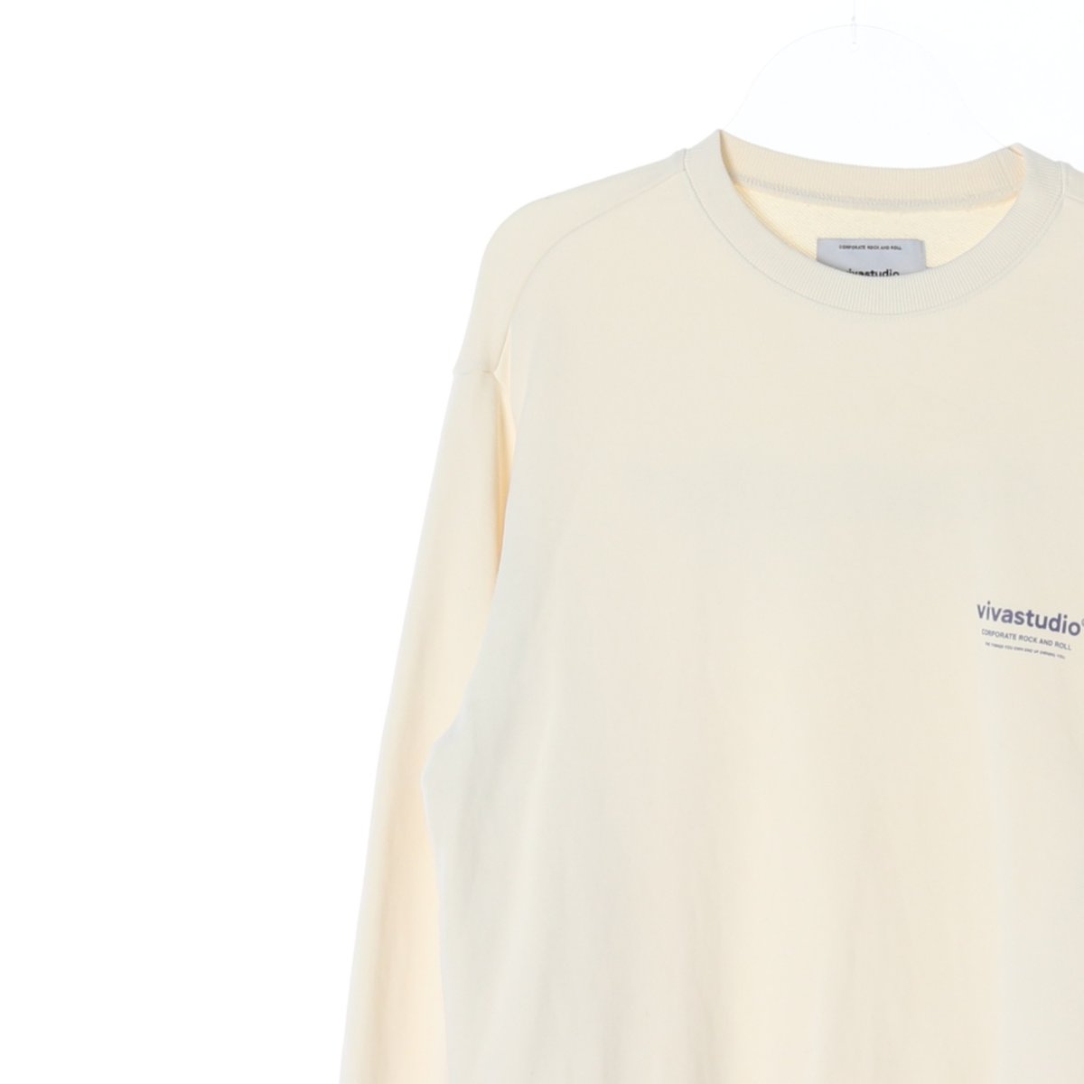 비바스튜디오 크림 퍼플 로고 맨투맨 스웨트셔츠 이미지 2