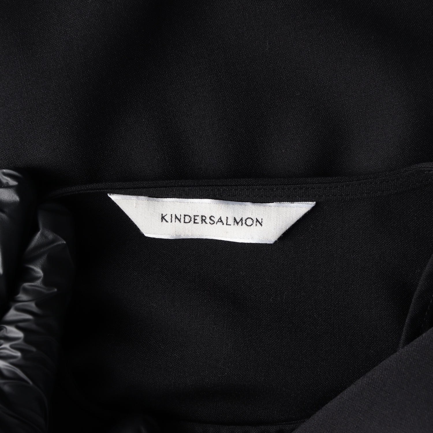 킨더살몬 24FW 드레이프 스카프 울 블라우스 블랙 이미지 3