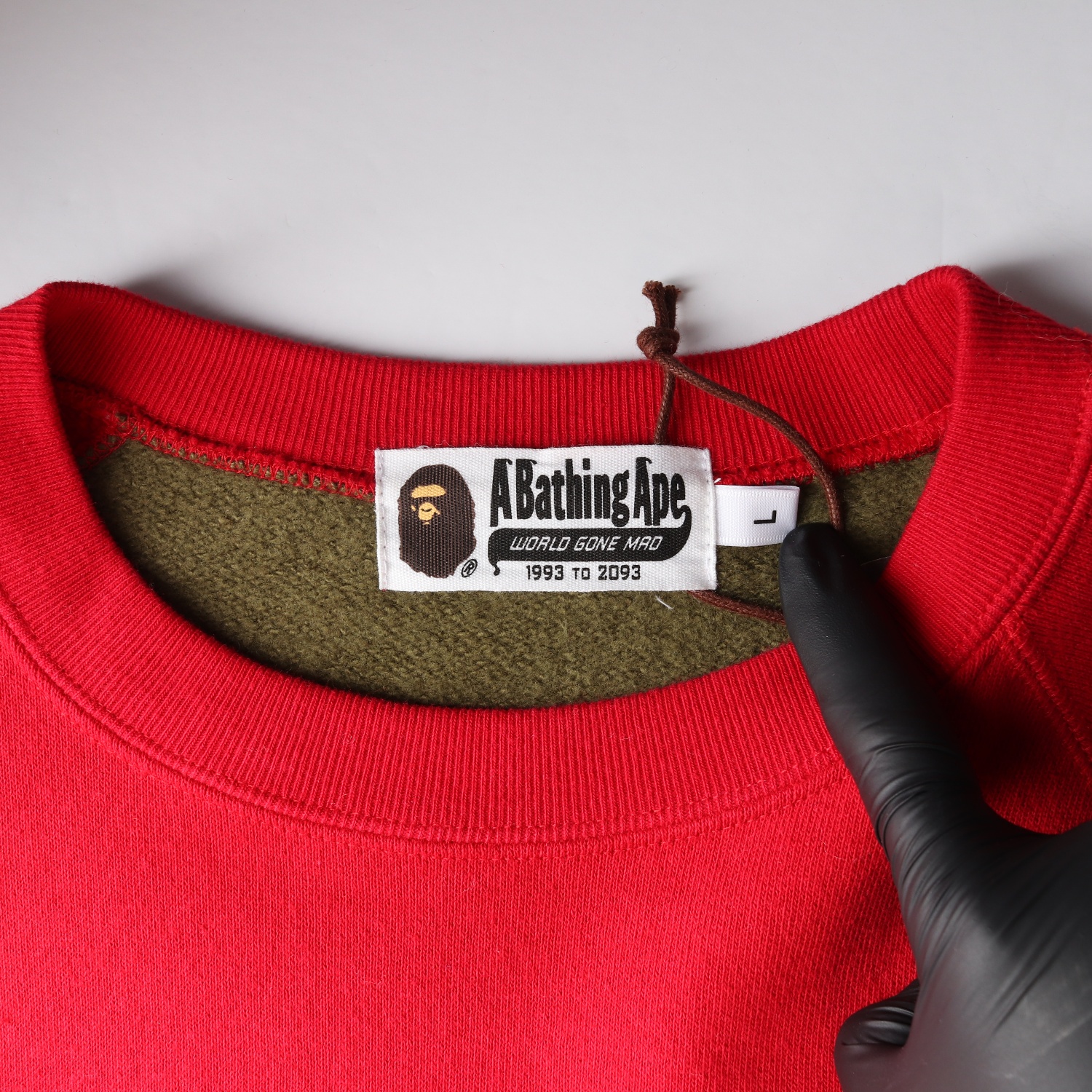 (새상품) 에이프 바이 베이프 샤크 그래픽 맨투맨 이미지 3