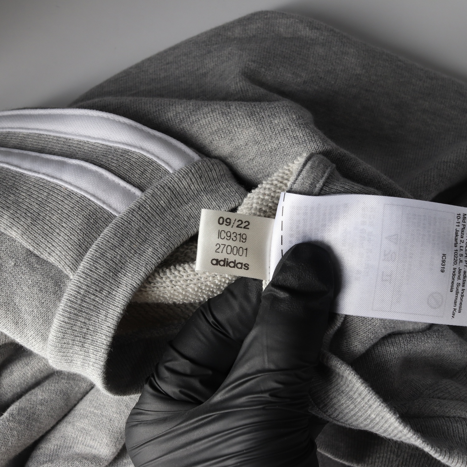 아디다스 22FW 에센셜 프렌치 테리 3S 맨투맨 이미지 5